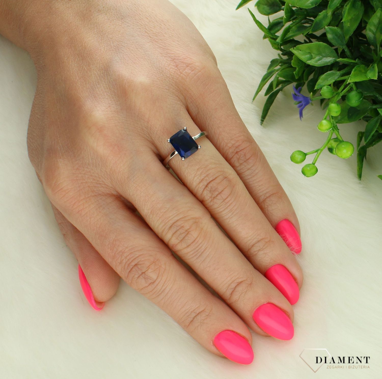 Srebrny pierścionek damski 925 z prostokątną granatową cyrkonią rozmiar 12 P 0620. Srebrny pierścionek damski. Pierścionek srebrny damski z cyrkonią. Srebrny pierścionek idealny na prezent dla kobiety (2).jpg